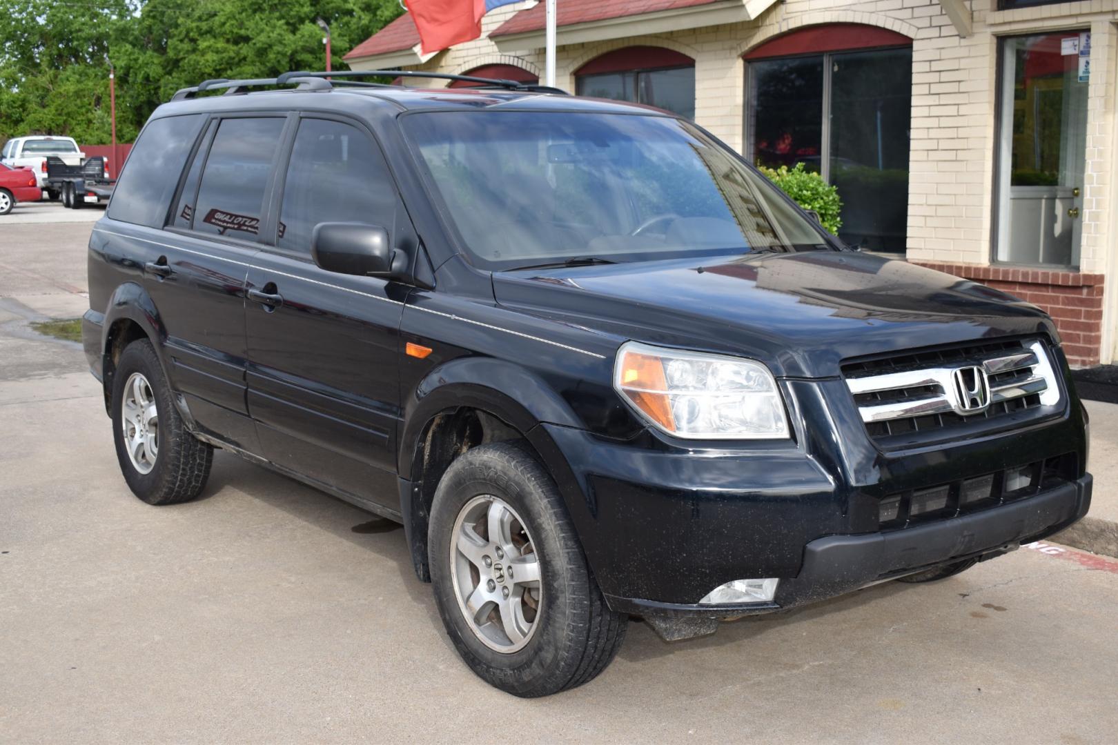 2006 Black /Brown Honda Pilot EX w/ Leather (5FNYF28556B) with an 3.5L V6 SOHC 24V engine, 5-Speed Automatic Overdrive transmission, located at 5925 E. BELKNAP ST., HALTOM CITY, TX, 76117, (817) 834-4222, 32.803799, -97.259003 - Buying a 2006 Honda Pilot EX can offer several benefits, building upon the strengths of its predecessors while incorporating some improvements. Here are some potential advantages: Reliability: Honda has a strong reputation for building reliable vehicles, and the 2006 Pilot is no exception. By 2006, - Photo#5